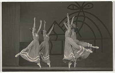 Vene BECK | Four Greek maidens in the ballet Icare [Icarus]