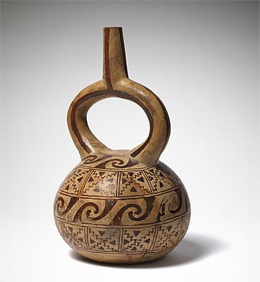   | Stirrup vessel with a geometric design