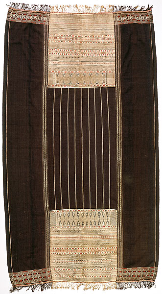   | Ceremonial cloth [ulos pinussaan or ulos ragidup]