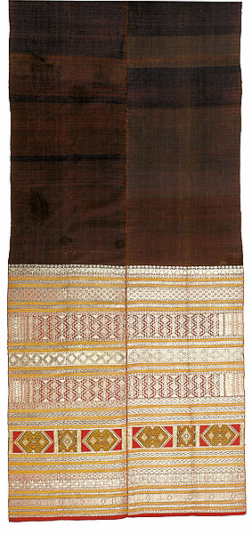   | Woman's head or shoulder cloth [tengkuluak or kain sandang]